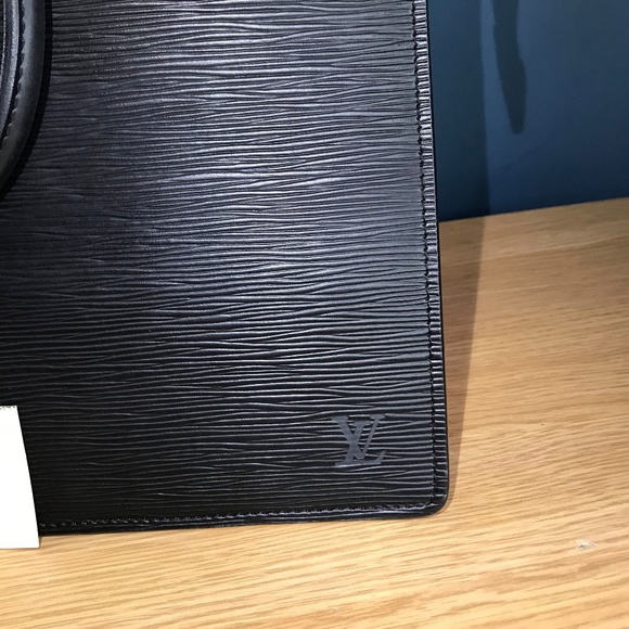 Auth LOUIS VUITTON EPI Noir Riviera Handbag - Picture 3 of 8